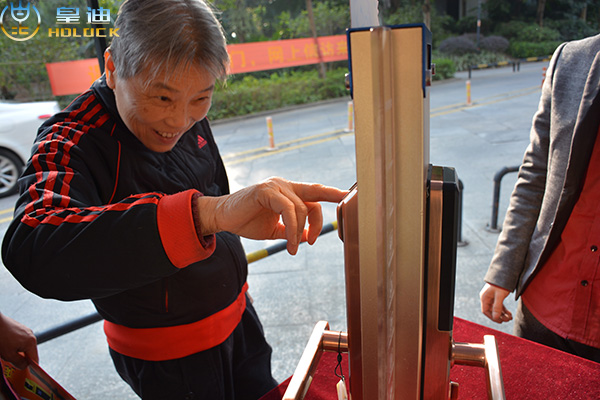 “歡迎回家”，皇迪全自動(dòng)智能鎖語(yǔ)音提示